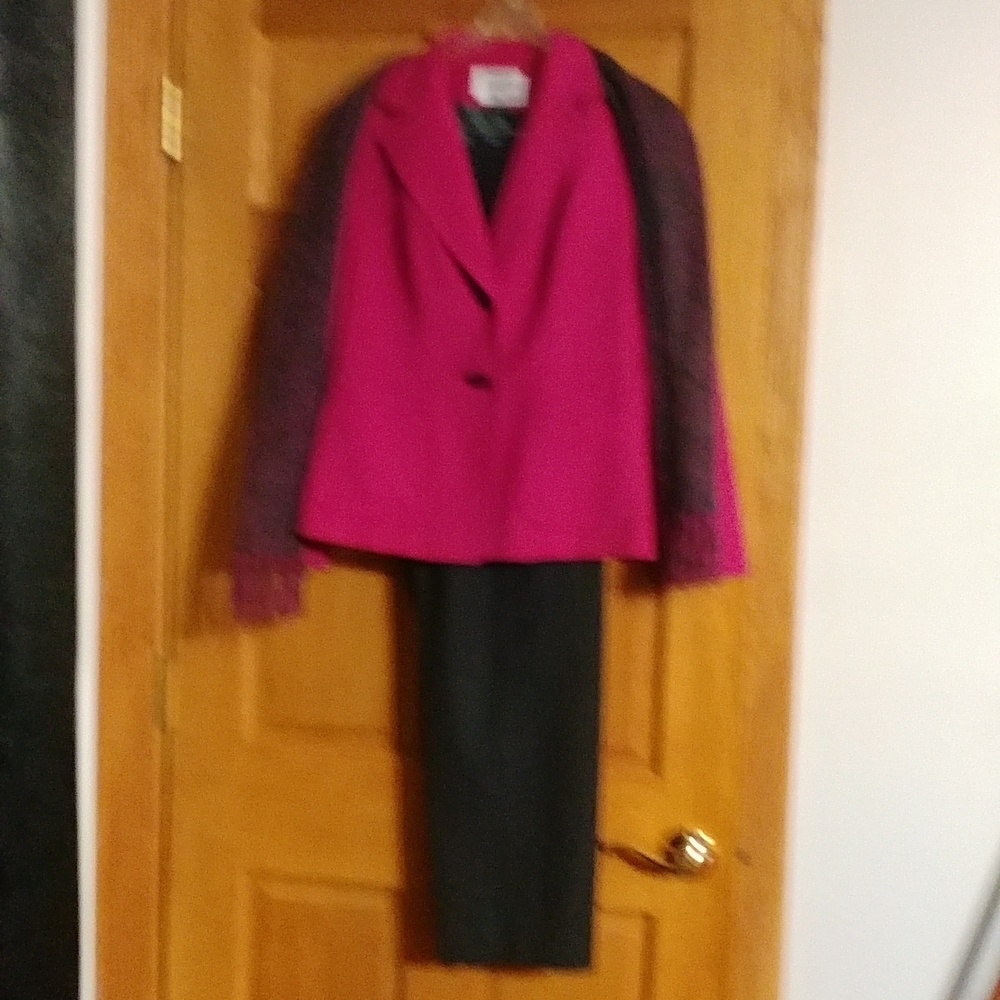 Woman's Kasper Pant Suit